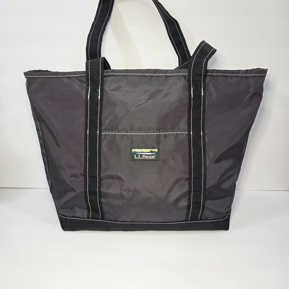 L.L. Bean Handbags - L.L. Bean Tote Bag - Gray Nylon - Unisex Travel /Gym Bag.